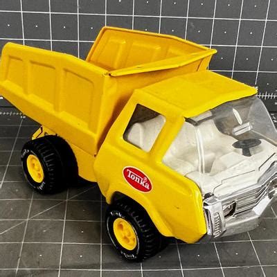 TONKA Truck Yellow Dump Truck | EstateSales.org