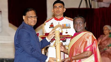 President Confers Bharat Ratna On Ex Pms Narasimha Rao Charan Singh 2