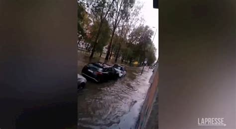 Maltempo A Milano Esondato Il Seveso Allagata Viale Zara