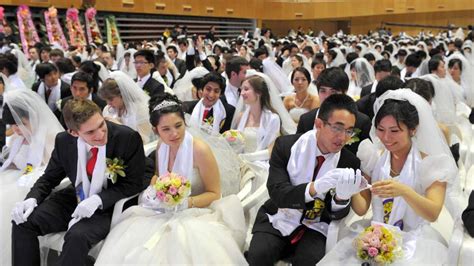 Moonies Marry In South Korean Mass Wedding | World News | Sky News