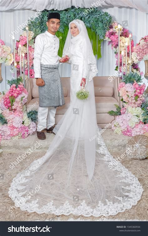 Muslim Wedding Couple Wearing Malay Traditional Stock Photo 1345360934 ...