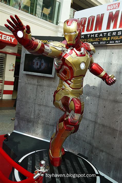 Toyhaven Action City Hot Toys Iron Man Figurines Exhibition Iron Man 3 Mark XLII And Iron Patriot