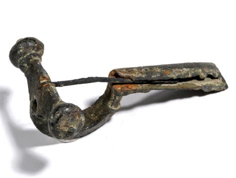 #495: AN ANCIENT ROMAN BRONZE CROSSBOW FORM FIBULA