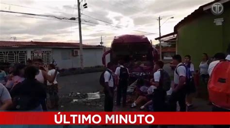 Lo último Accidente de tránsito entre dos buses deja estudiantes heridos