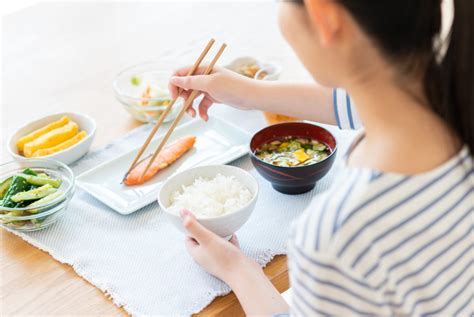 みんなは朝ごはんを食べている？朝にはお腹がすく、食べると体の調子が悪くなるなど、ママたちの朝食事情とは ママスタセレクト