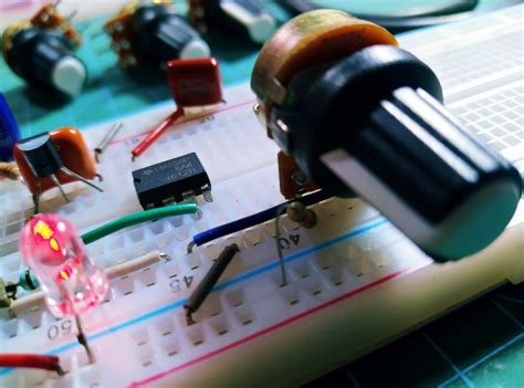 Tricky PWM Controller - An Analog Beauty! - ElectroSchematics.com