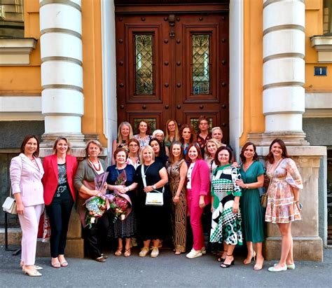 Riječke gimnazijalke proslavile godina mature Novi list