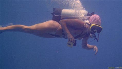 Nackte Auretta Gay In Zombie