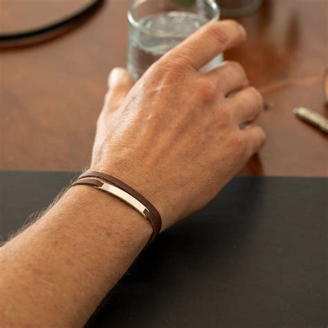 La Pulsera De Cuero Marr N Personalizable Con Su Brazalete Grabable Se