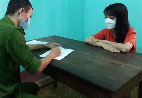 Bắt quả tang hot girl vừa môi giới vừa bán dâm giá triệu đồng lượt