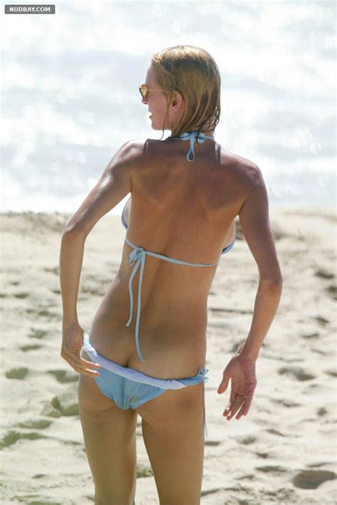 Uma Thurman Nude Ass Wears Bikini On The Beach 2010 Nudbay