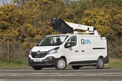 Renault Trafic Cherry Picker 2018 года выпуска для рынка Великобритании