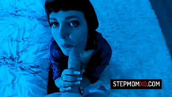 La belle mère brune et chaude Jane Dove récompense son beau fils avec sa chatte humide XVIDEOS