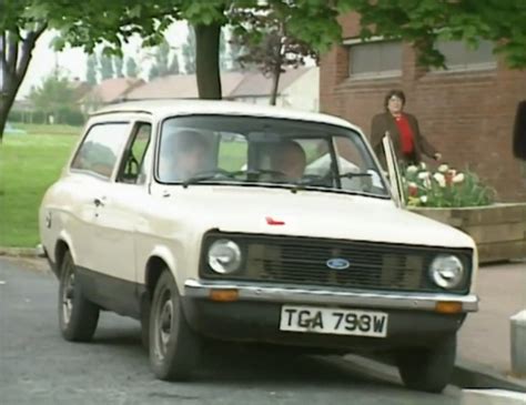 Imcdb Org Ford Escort Estate Base Mkii In Emmerdale Farm