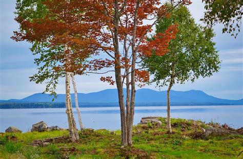 9 Beautiful Spots to See Fall Colors in Maine - Territory Supply