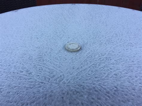 Naturally formed ice pattern : pics