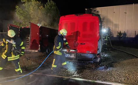 Kleintransporter Brennen Im Gewerbegebiet Gerden S D Kreisfeuerwehr