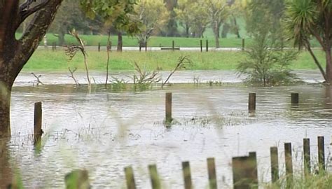 Weather Heavy Rain From Ex Cyclone Debbie Batters New Zealand Newshub