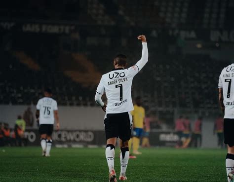 Vasco Tenta Mas S O Paulo Encaminha Acerto Andr Silva