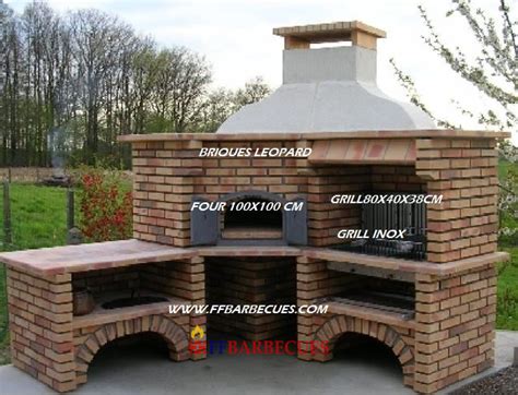 Barbecue Dangle Et Four A Pain En Briques Rustique L Opard L J F