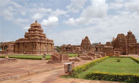 About Virupaksha Temple in Pattadakal | India Holiday Mall