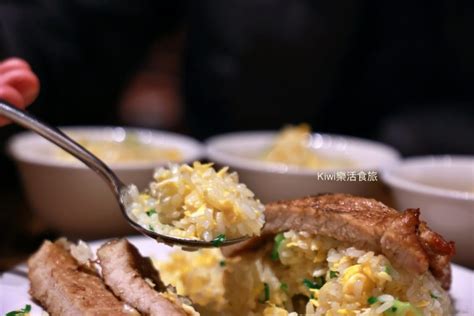 台中鼎泰豐小籠包｜台中美食鼎泰豐必點小籠包排骨蛋炒飯酸辣湯菜色高達九十多種可選台中大遠百美食 Kiwi 樂活食旅