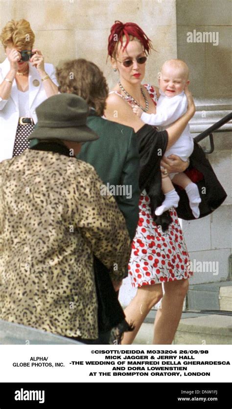 Jerry hall mick jagger wedding hi-res stock photography and images - Alamy