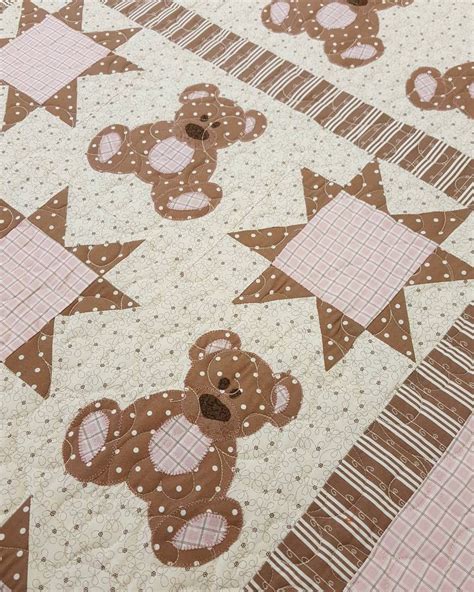 A Sweet Teddy Bear Applique Quilt By Etty B Quilted With The Panto