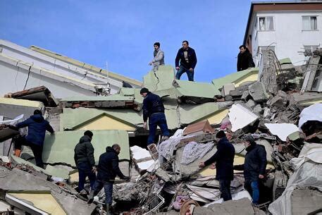 Terremoto In Turchia Almeno 5 Mila Morti Un Italiano Disperso Fatti