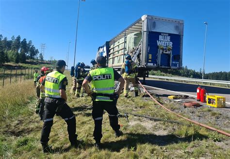 Brann Vogntog Lang Kø På E18 I Hobøl Etter Brann I Vogntog Søppel