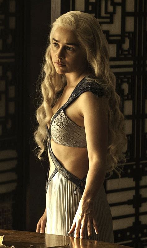 Emilia Clarke As Daenerys Targaryen In Game Of Thrones Emilia Clarke