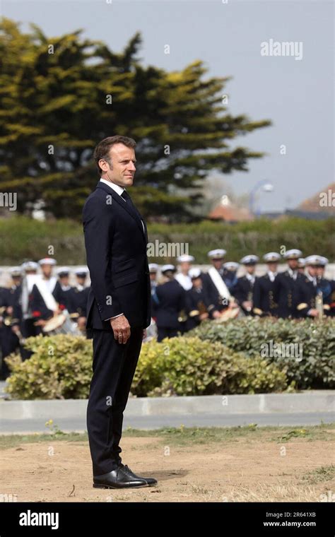 Le Pr Sident De La R Publique Emmanuel Macron Assiste Une C R Monie