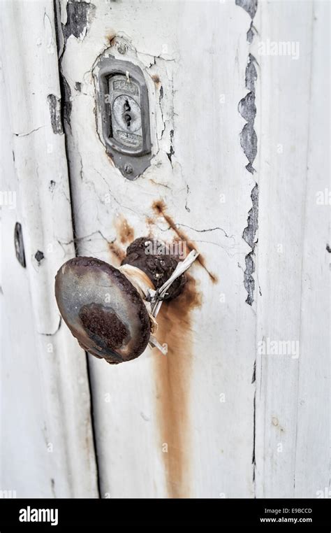 Rusted door knob Stock Photo - Alamy