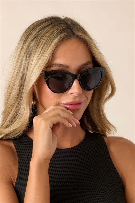 Trendy Sunglasses And Aviators For Women Red Dress