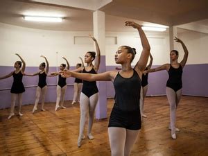 Ballet Manguinhos oferece acesso à cultura aos moradores da região