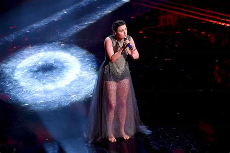 Sanremo A Piedi Nudi Le Cantanti Che Hanno Detto No Alle Scarpe Da