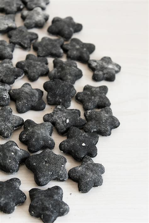 Activated Charcoal Dog Treats - Stylish Paws