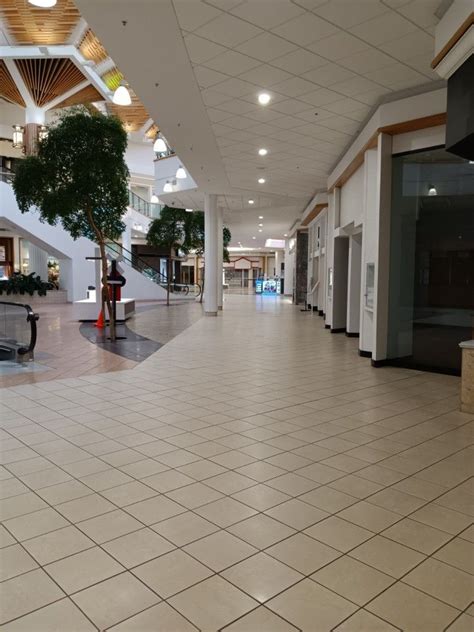 Empty Mall