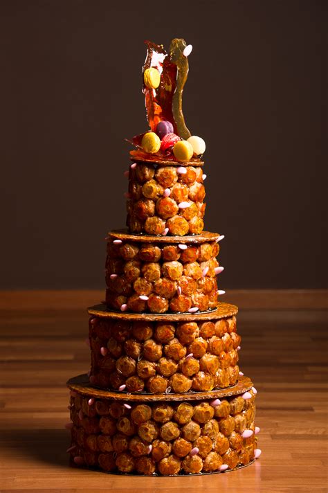 Pièce montée de mariage à la crème mousseline et à la vanille Au Petit