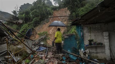 Suben A 44 Los Muertos Por Las Lluvias Aludes E Inundaciones En El