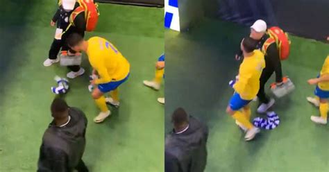 Video Cristiano Ronaldo Es Captado Frotando Una Bufanda Del Al Hilal