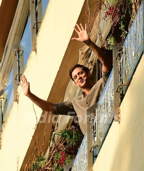 Hrithik Roshan spotted outside the his house in Juhu Media