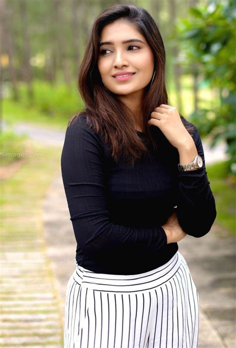 Vani Bhojan Hot Photos Pics New Images Hd Wallpapers
