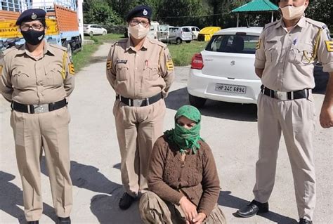 Fifty Year Old Woman Arrested In Kullu Two Kg Charas Seized By Kullu Police Amar Ujala Hindi