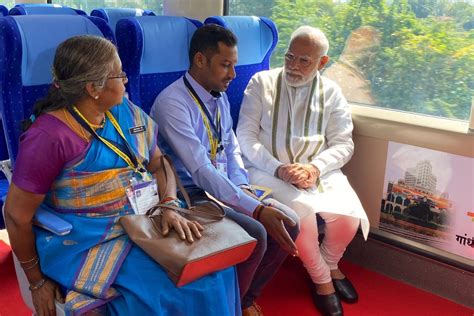 PM Modi Flags Off Gandhinagar Mumbai Vande Bharat Express