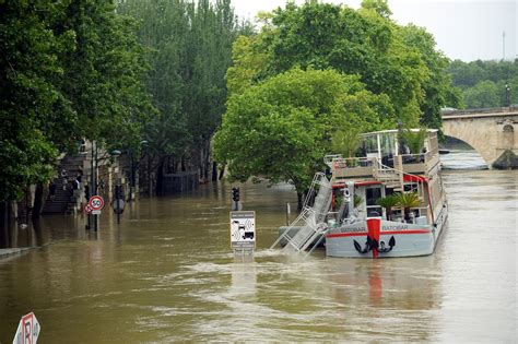 Inondations La Seine Continue De Monter Paris