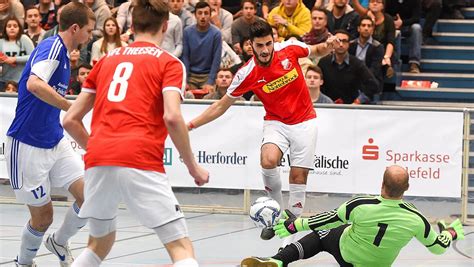 Hallenfußball Zum 24 Mal wird am Sonntag der traditionelle Glas