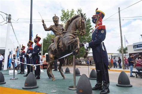 Berm Dez Festej Sus A Os Como Ciudad E Inaugur El Monumento Al