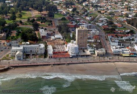 Foto aérea de la rambla y playas de Piriápolis, Departamento de Maldonado. Uruguay. South ...