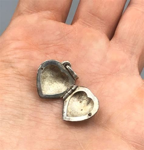 Antique Sterling Silver Etched Puffy Heart Locket Gem